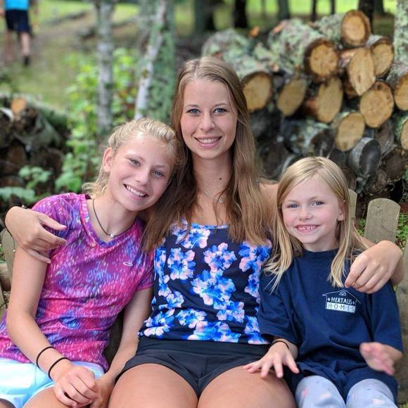 Meet your Posher, Allie - Picture 1 of 1